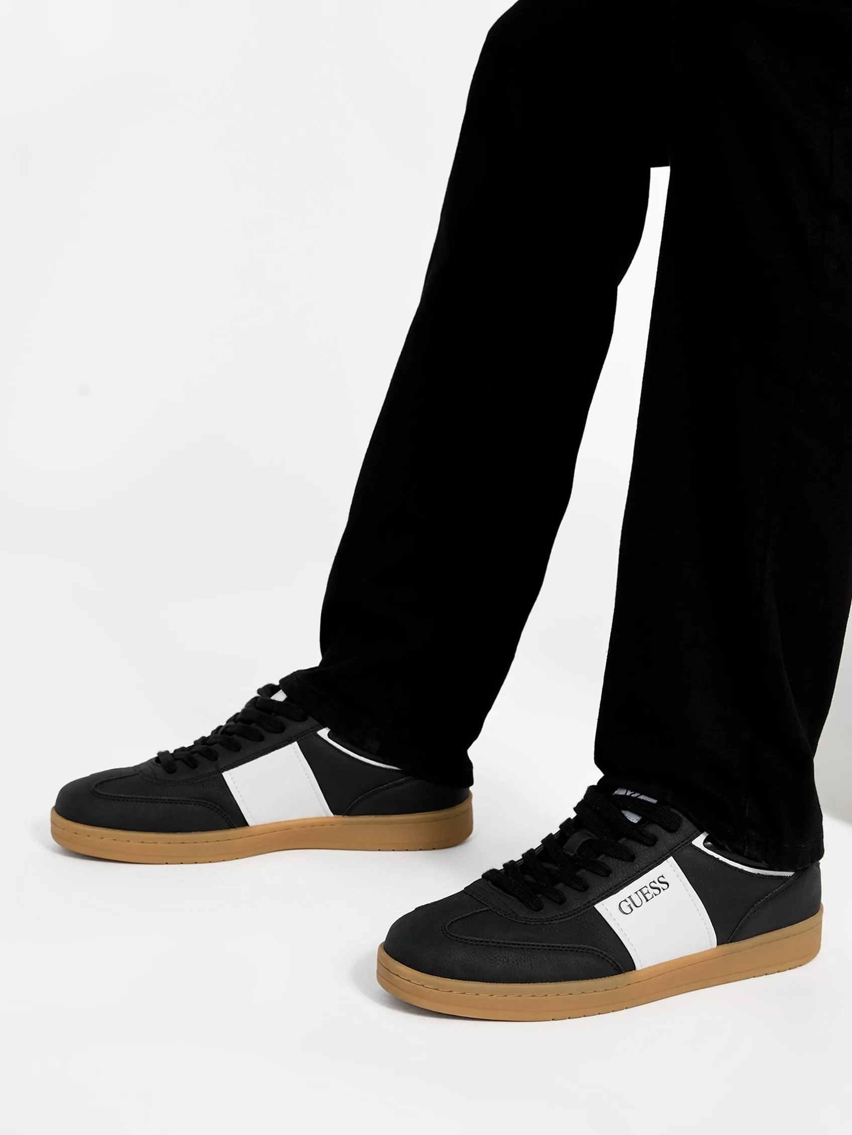 Lavert Low-Top Sneakers