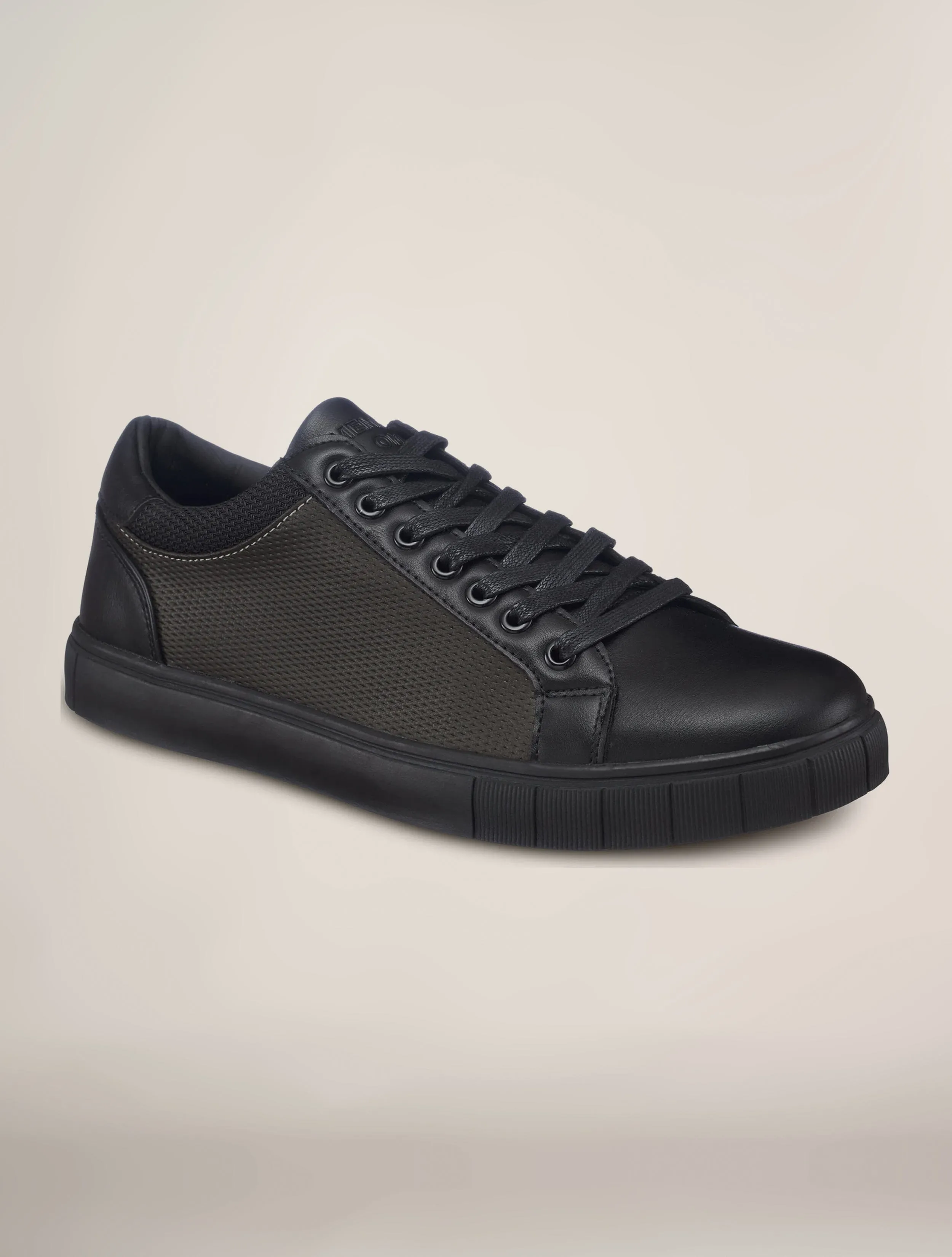 Men's Ignite Low Top Court Sneakers