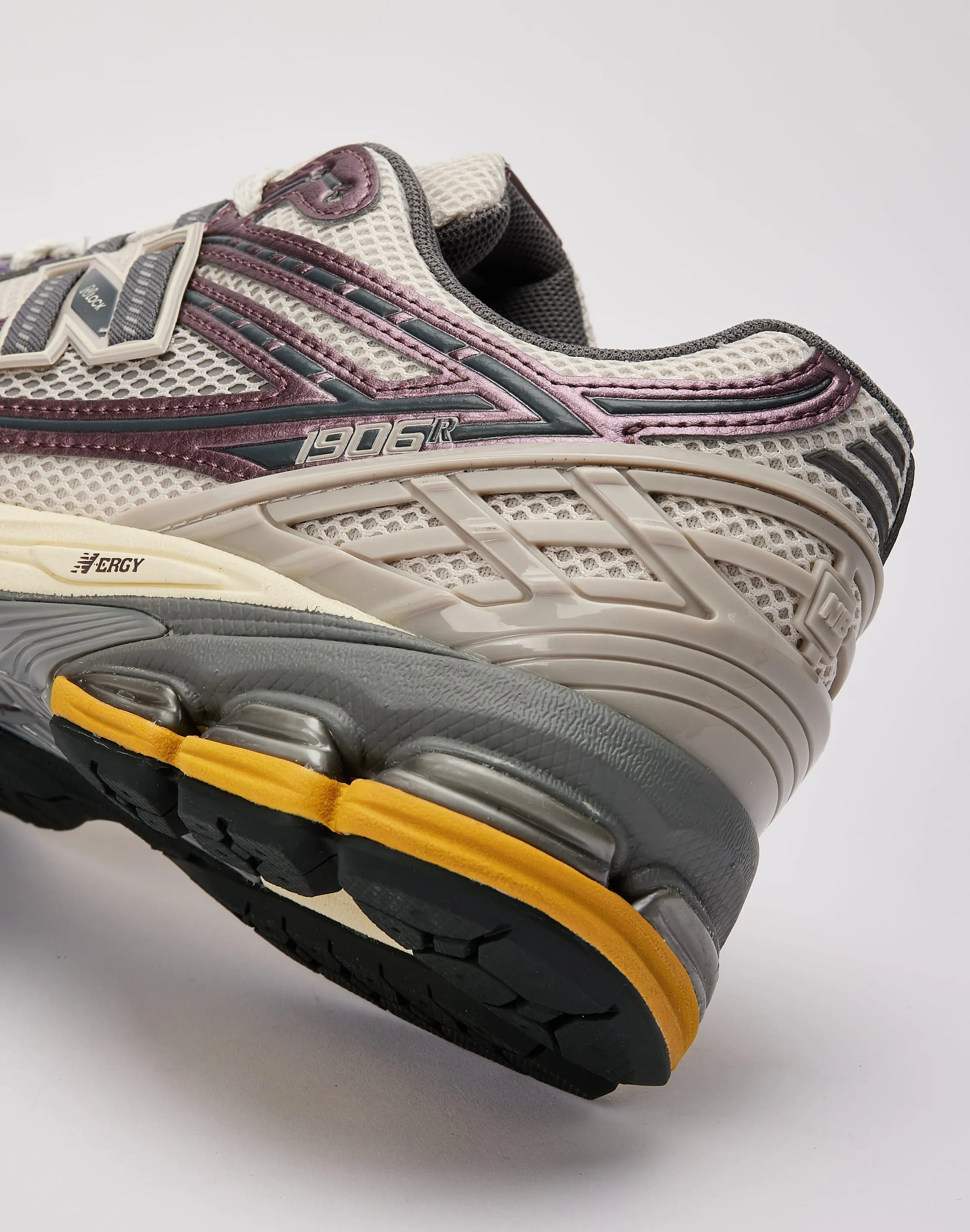 New Balance 1906R