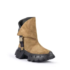 Women's Arko Bucky Boot In Sand