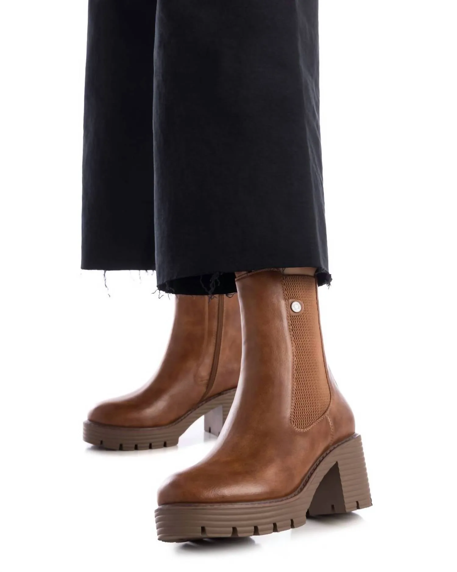 Women's Chelsea Booties In Camel