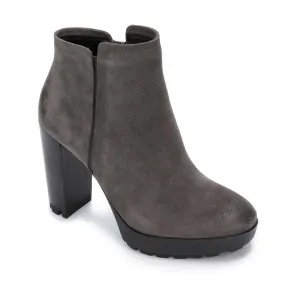 Womens Justin Lug Chelsea Pg Faux Leather Ankle Boots In Asphalt